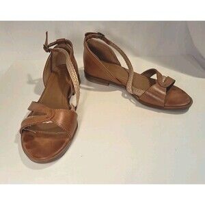 White Mountain Kika Flat Sandals Brown Faux Leather Gold Braid Buckle Size 8M